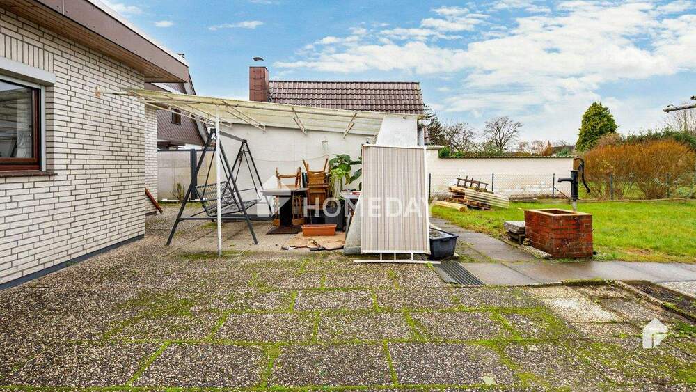 Teilsaniertes Einfamilienhaus mit großem Grundstück, Terrasse, Nebengebäude und Garage | Surheide 5 zimmer
