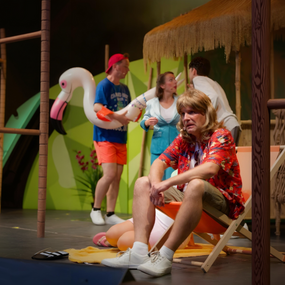 Hotel Las Ananas 01.11.2025 Theaterschiff, Großer Saal