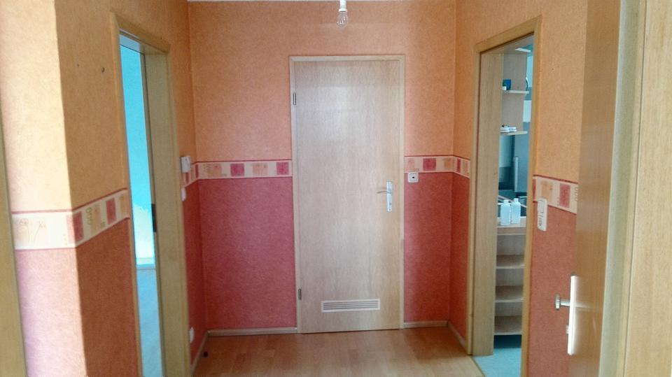 1 Zimmer in einer ruhigen Studentinnen-Wohnung. Warmmiete =270€ 1 zimmer