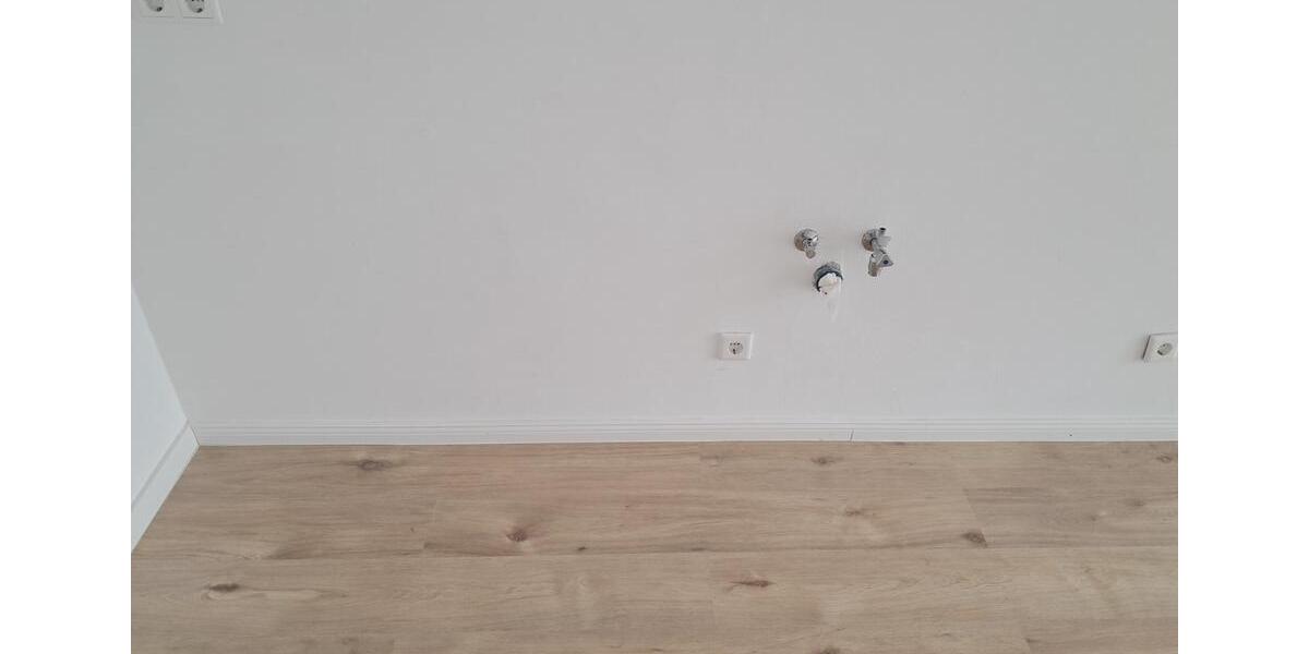 Anfragen NUR per E-Mail. Demnächst. Beliebte Wulsdorf. Bj 2022. Gepflegte 2-Zimmer 56 qm Wohnung mit offener Küche, Balkon, Aufzug, GarderobenraumAK, Fußbodenheizung und PKW-Stellplatz. 2 zimmer