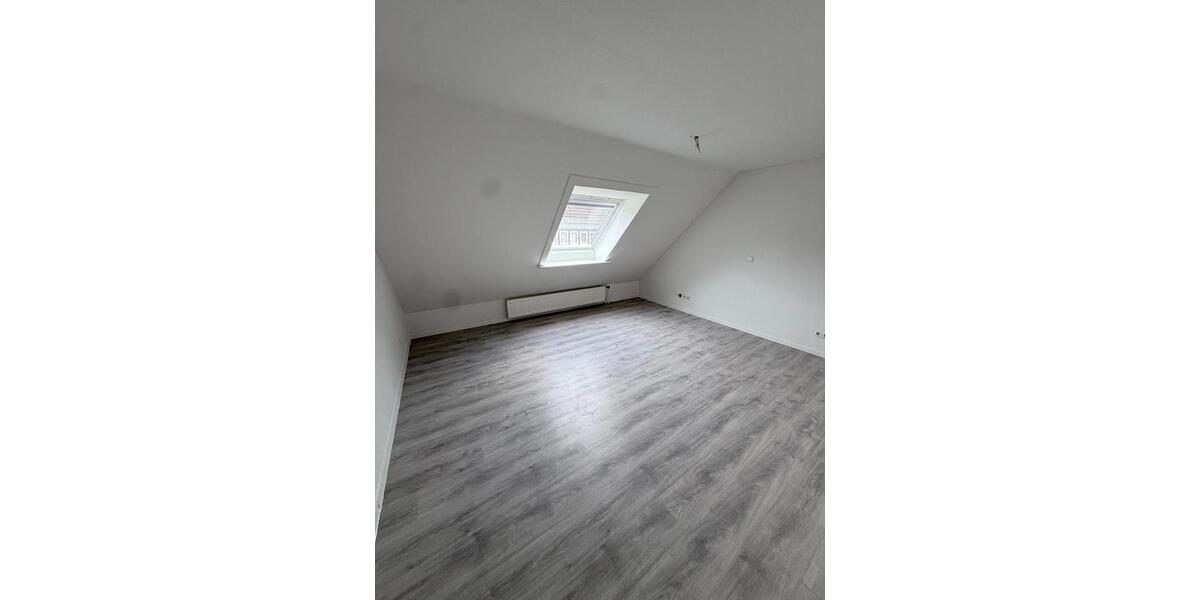 Dachgeschoßwohnung Bremerhaven Mitte - 3 Zimmer, 85 m&sup2;, 500&euro; | Angebot:26620954