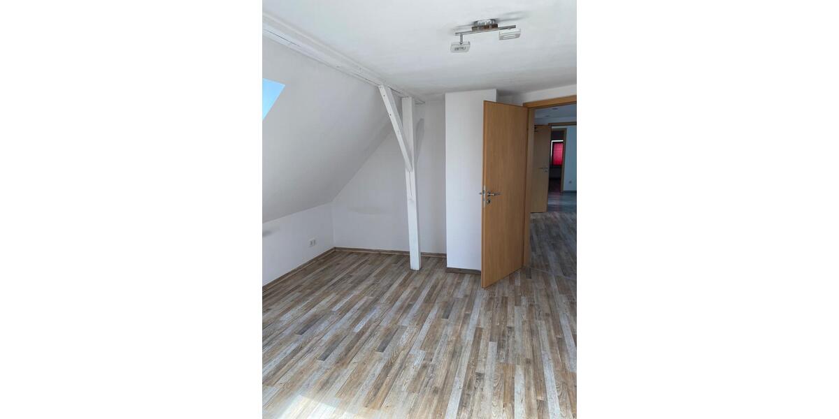 Dachgeschoßwohnung Nordenham - 3 Zimmer, 110 m&sup2;, 700&euro; | Angebot:25989960