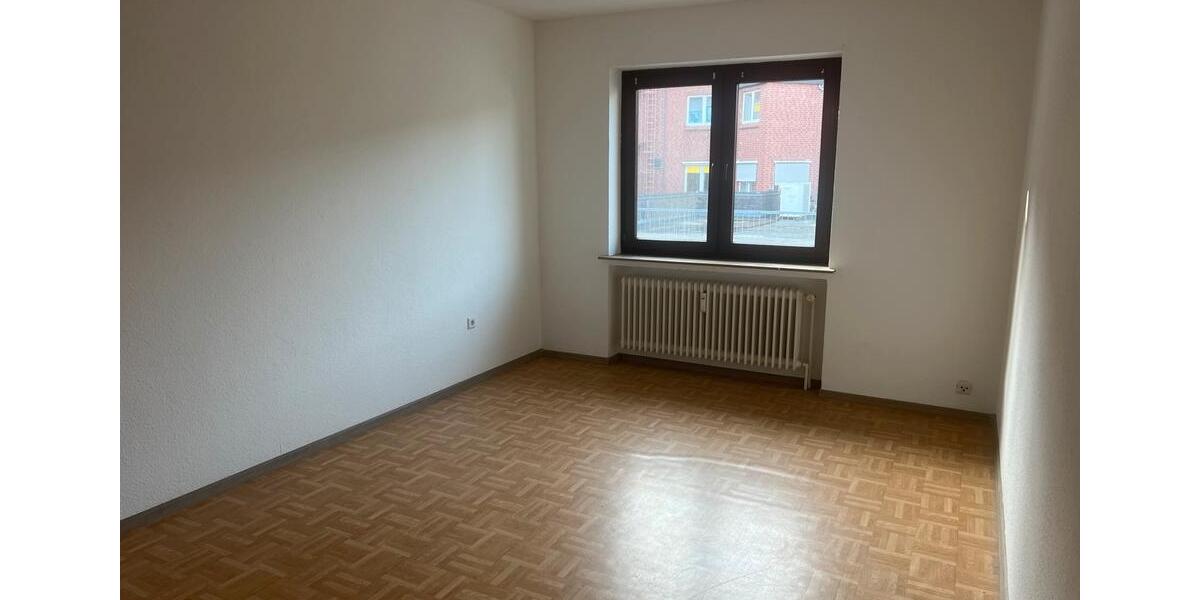 Etagenwohnung Nordenham - 4 Zimmer, 110 m&sup2;, 600&euro; | Angebot:26335723