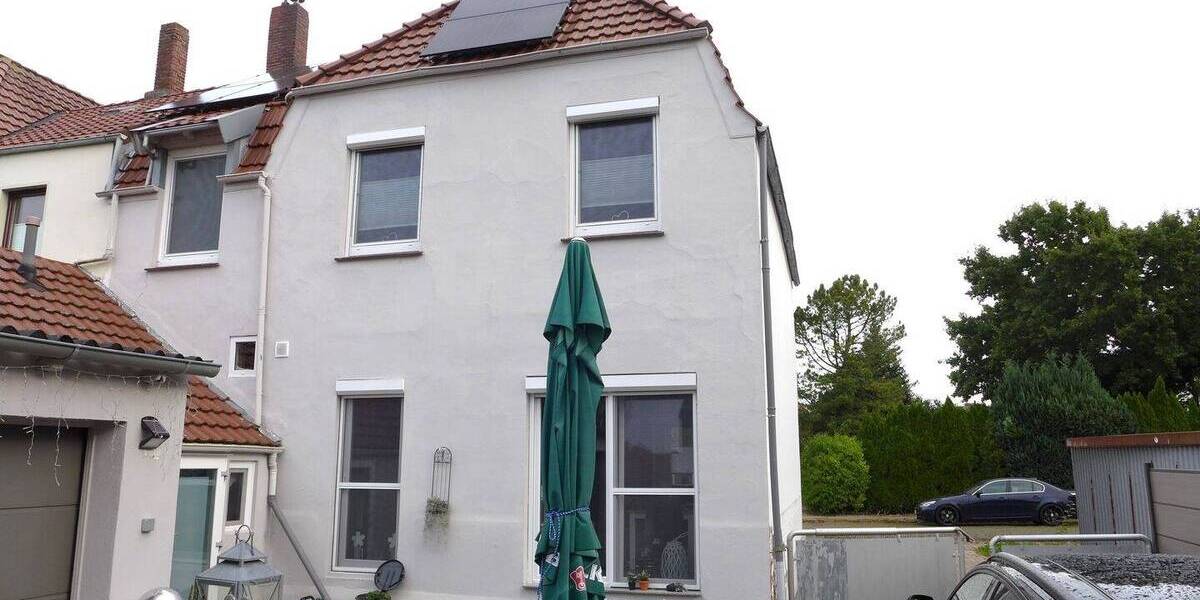 Modernisierte Doppelhaushälfte mit Garage, Innenhof und Garten 4 zimmer