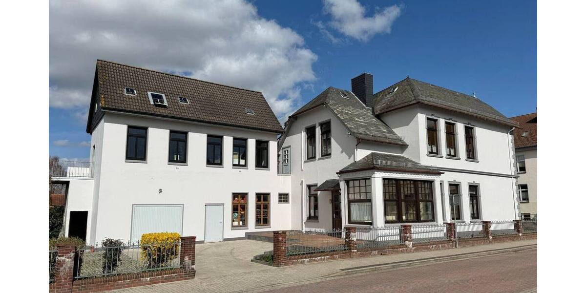 Mehrfamilienhaus, Wohnhaus Brake - 9 Zimmer, 275 m&sup2;, 298.000&euro; | Angebot:26798701
