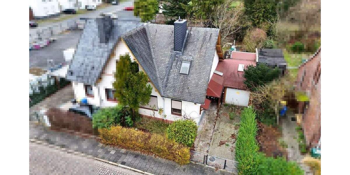 Doppelhaushälfte mit 5 Zimmern, Kamin, Garage und großem Garten - Eigenheim mit Potenzial 5 zimmer