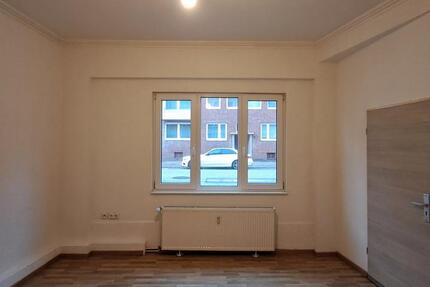 Anfragen NUR per E-Mail. Mini 1,5-Zimmer EG-Terrassenstudio. (Studio Wohnzimmer mit EBK, Kochnische und Flurbereich, Schafzimmer mit Terrasse). 2 zimmer