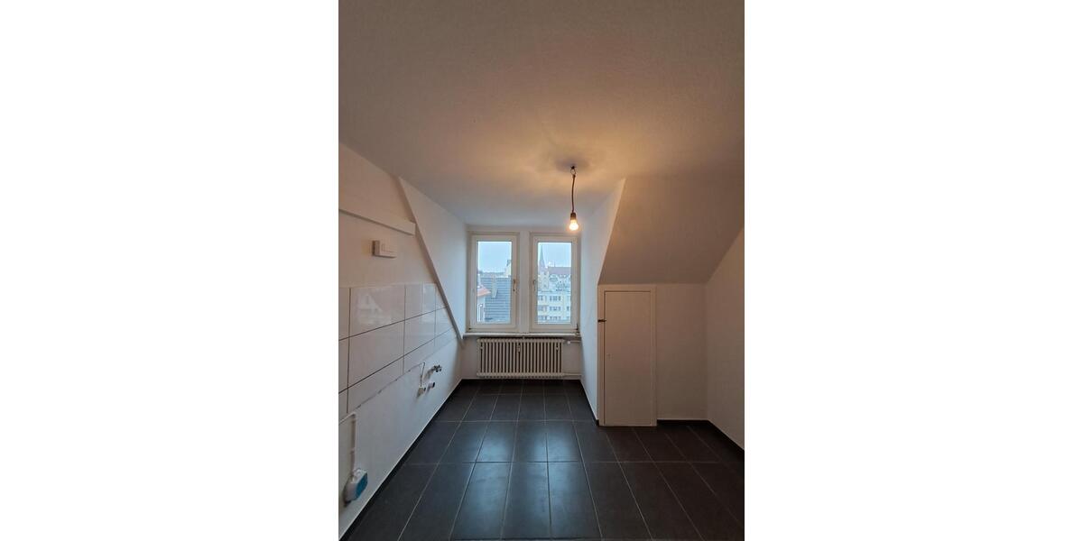 Anfragen NUR per E-Mail. Günstige 3-Zimmer Wohnung im 4-OG in der Nahe Kistner-Gelände. 3 zimmer