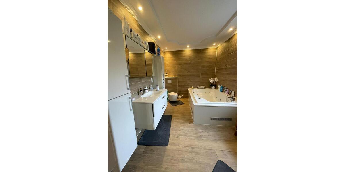 Einfamilienhaus Loxstedt - 12 Zimmer, 335 m&sup2;, 375.000&euro; | Angebot:27013662