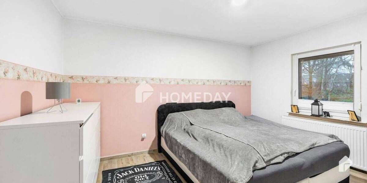 Teilsaniertes Einfamilienhaus mit großem Grundstück, Anbauten sowie 2 Garagen | BHV-Lehe 5 zimmer