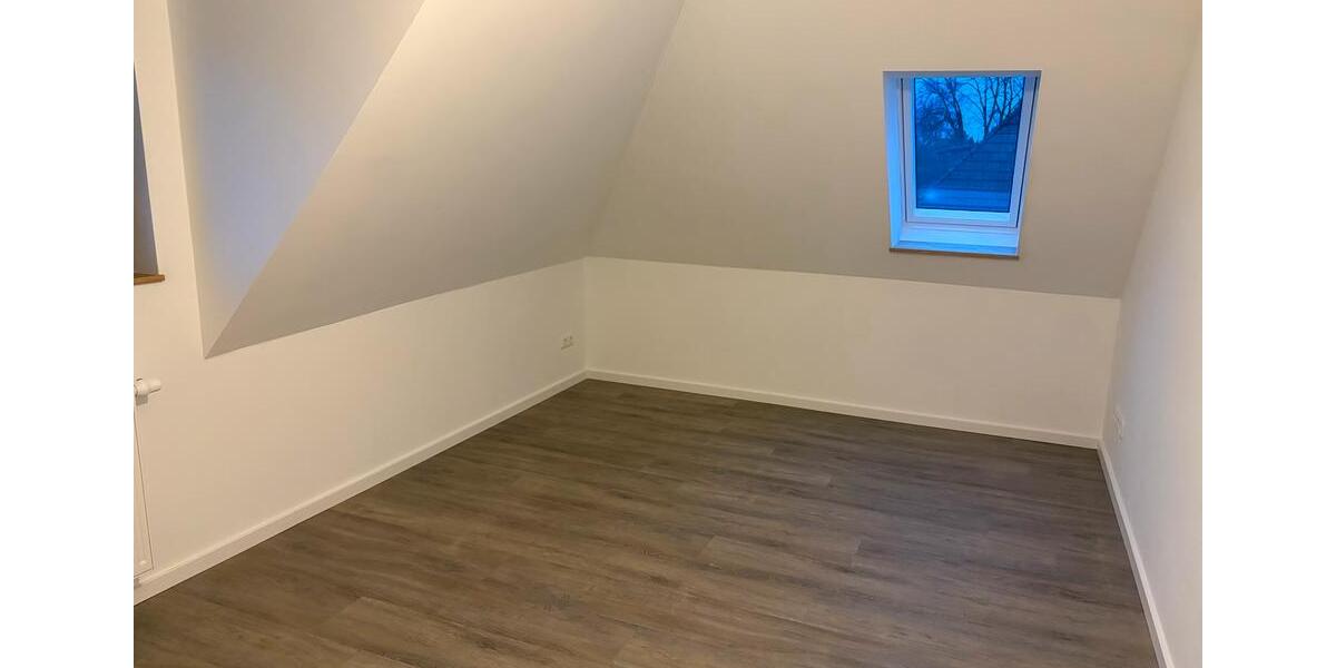 Dachgeschoßwohnung Bremerhaven Geestemünde - 2.5 Zimmer, 50 m&sup2;, 600&euro; | Angebot:25853122