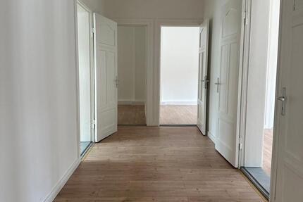 Wohnung Bremerhaven Mitte - 5 Zimmer, 120 m&sup2;, 400&euro; | Angebot:27573998