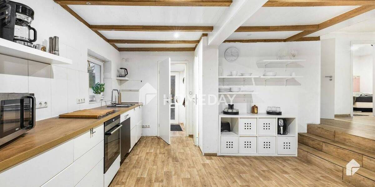 Teilsaniertes Einfamilienhaus mit großem Grundstück, Anbauten sowie 2 Garagen | BHV-Lehe 5 zimmer