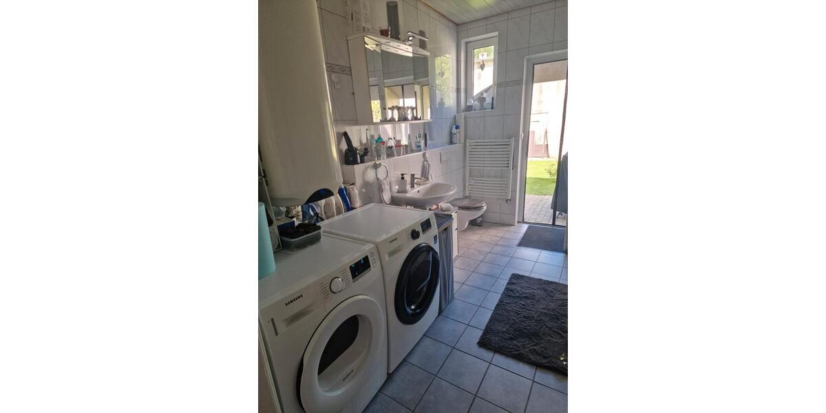 Erdgeschoßwohnung Nordenham - 8 Zimmer, 155 m&sup2;, 1.315&euro; | Angebot:26669473
