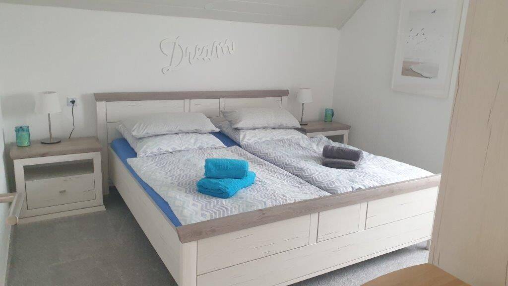 Mehrfamilienhaus, Wohnhaus Butjadingen / Burhave Burhave - 9 Zimmer, 160 m&sup2;, 639.000&euro; | Angebot:26155314