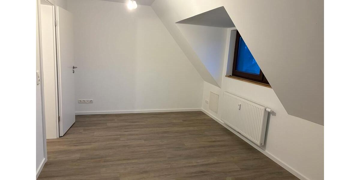 Dachgeschoßwohnung Bremerhaven Geestemünde - 2.5 Zimmer, 50 m&sup2;, 600&euro; | Angebot:25853122