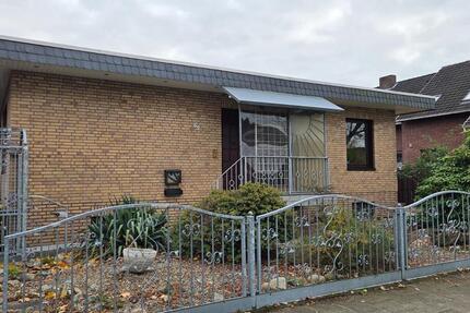 Einfamilien-Bungalow mit Vollkeller, Garage und Gartenhaus zimmer