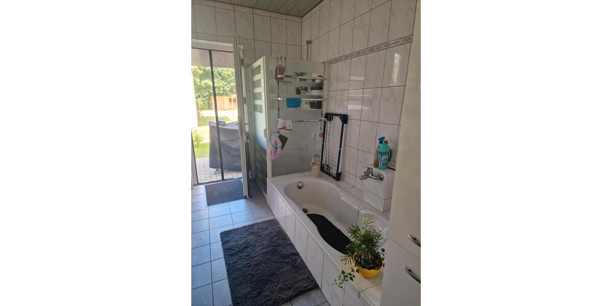 Erdgeschoßwohnung Nordenham - 8 Zimmer, 155 m&sup2;, 1.315&euro; | Angebot:26669473