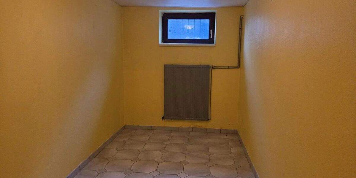 ruhig gelegener Bungalow mit Vollkeller, großer Garage und Gartenhaus 3 zimmer