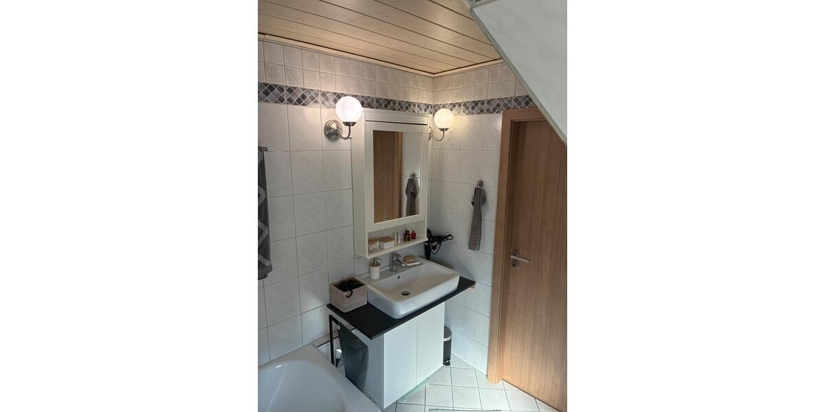 Dachgeschoßwohnung Bremerhaven Schiffdorferdamm - 3 Zimmer, 96 m&sup2;, 199.000&euro; | Angebot:25580552