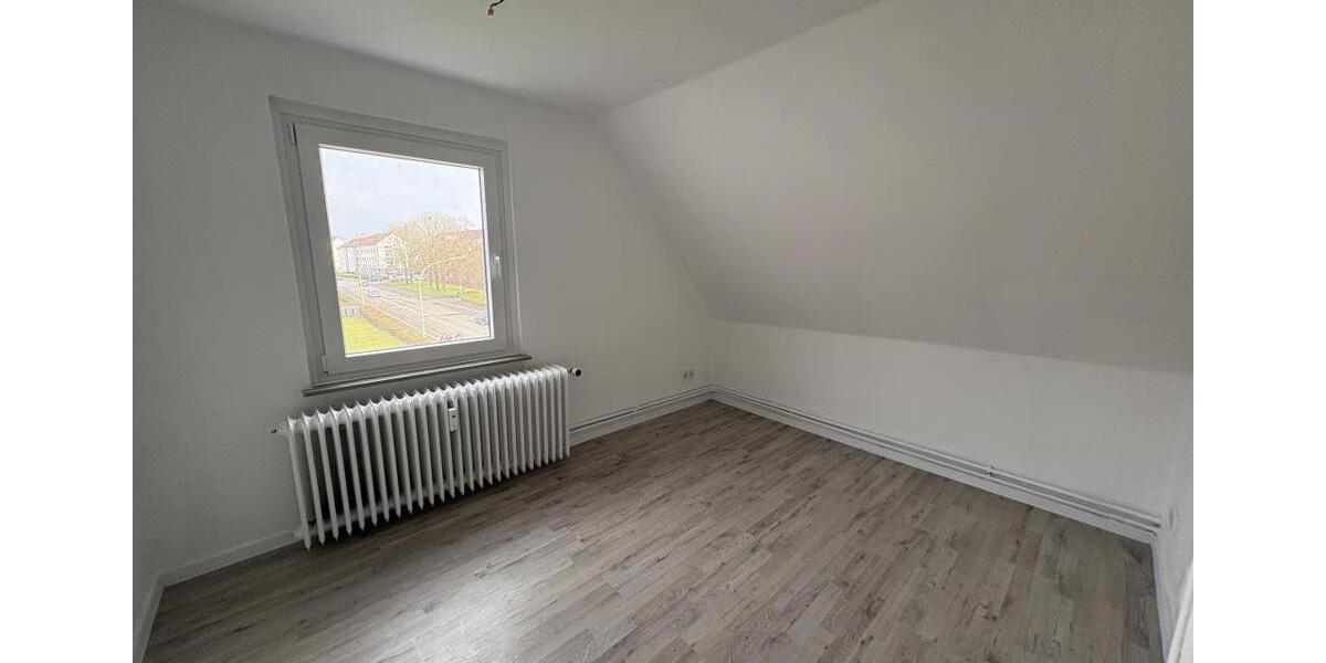 Dachgeschoßwohnung Bremerhaven Geestemünde - 3 Zimmer, 56 m&sup2;, 399&euro; | Angebot:24628490