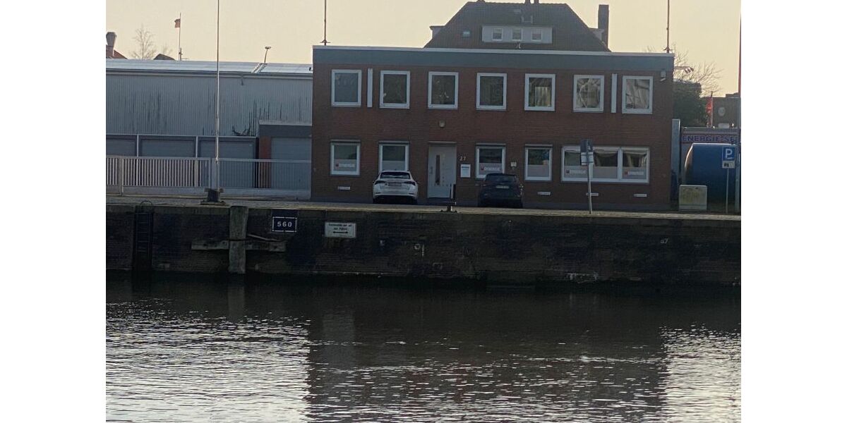 Provisionsfrei* Gewerbehof - 2 Bürogebäude, 240 m² Lager & 13 Garagen direkt am Wasser - Gewerbeobjekt Bremerhaven Fischereihafen (Stadtteil) | Angebot:24480932