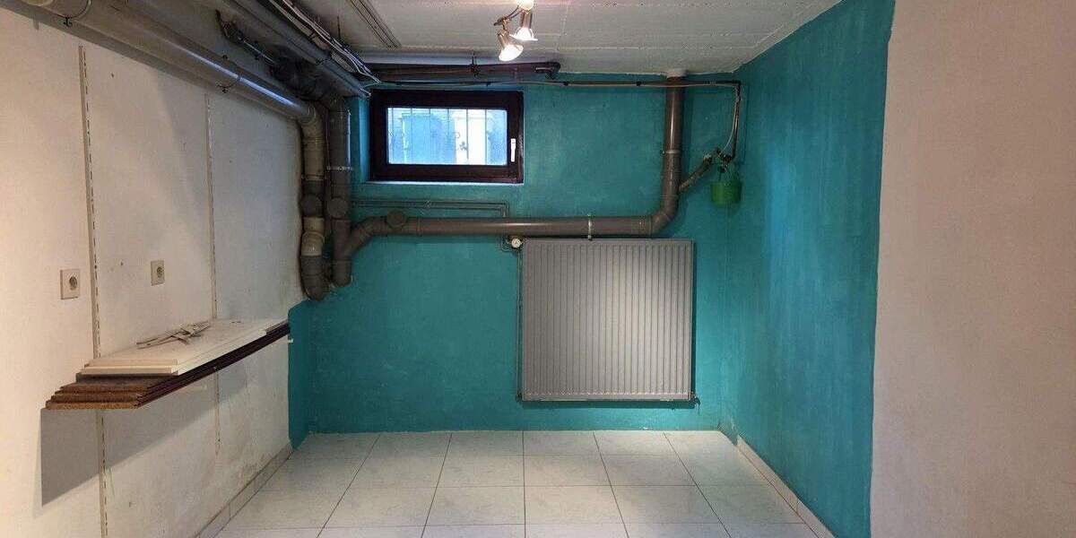 ruhig gelegener Bungalow mit Vollkeller, großer Garage und Gartenhaus 3 zimmer