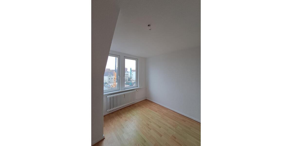 Anfragen NUR per E-Mail. Günstige 3-Zimmer Wohnung im 4-OG in der Nahe Kistner-Gelände. 3 zimmer