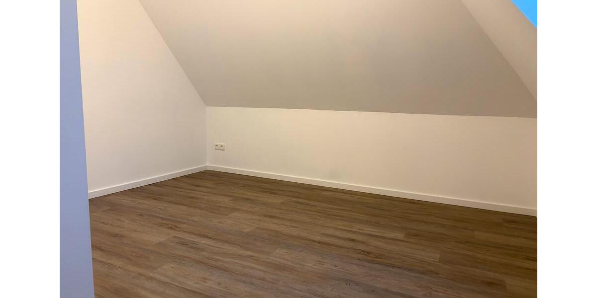 Dachgeschoßwohnung Bremerhaven Geestemünde - 2.5 Zimmer, 50 m&sup2;, 600&euro; | Angebot:25853122