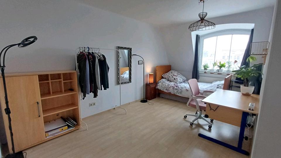 Dachgeschoßwohnung Bremerhaven Mitte - 3 Zimmer, 78 m&sup2;, 370&euro; | Angebot:25233807