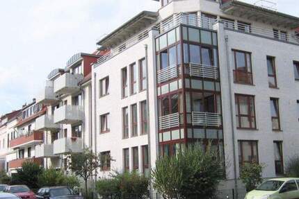 Top Lage im Viertel! Hervorragend geschnittene 3 Zi., Gäste-WC, Terrasse, Balkon, TG-Stellpl. 3 zimmer