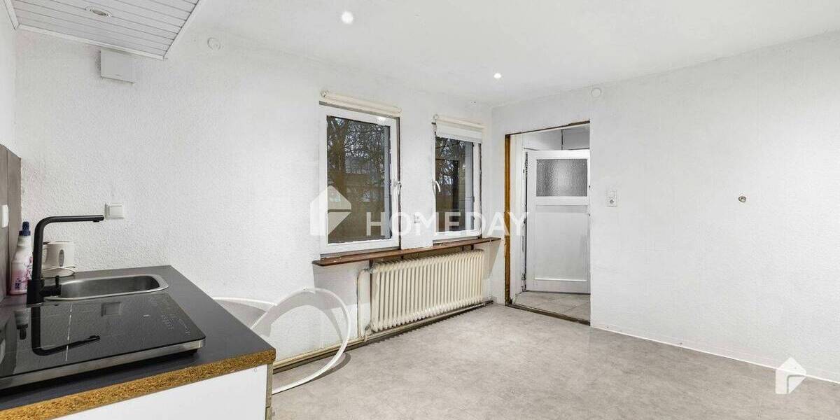 Teilsaniertes Einfamilienhaus mit großem Grundstück, Anbauten sowie 2 Garagen | BHV-Lehe 5 zimmer