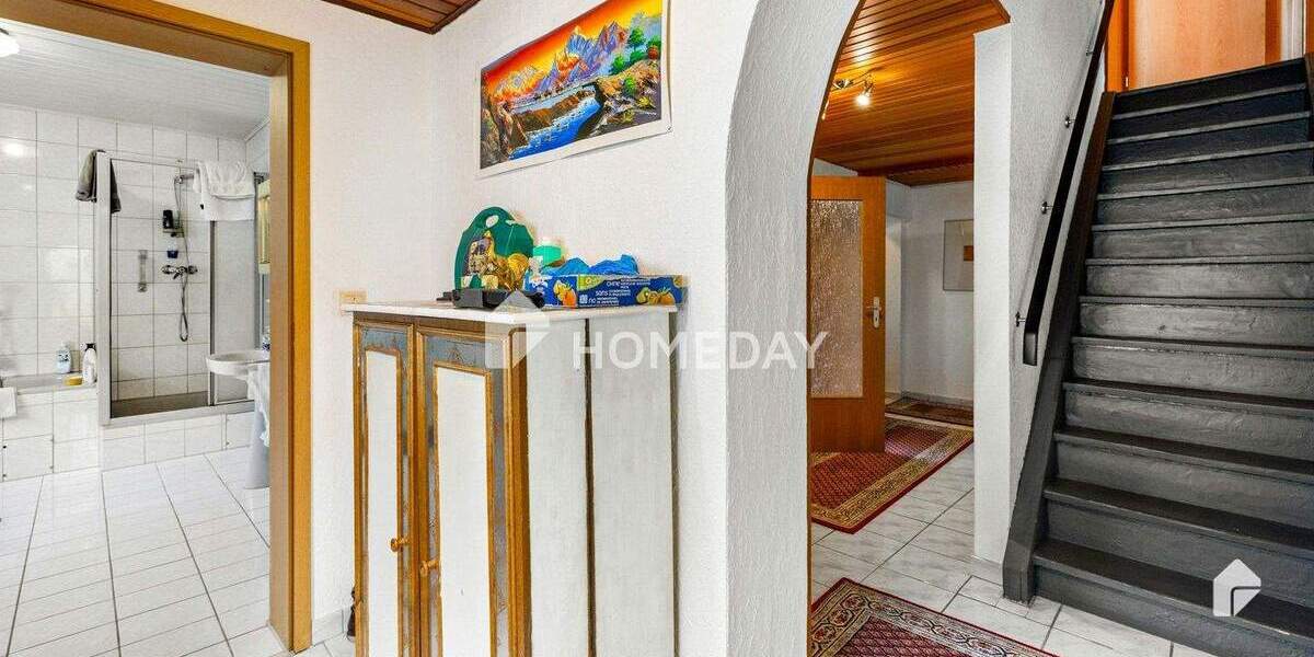 Teilsaniertes Einfamilienhaus mit großem Grundstück, Terrasse, Nebengebäude und Garage | Surheide 5 zimmer