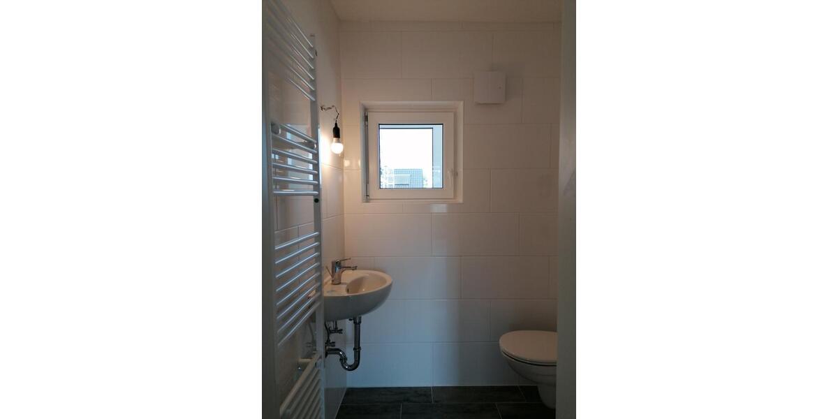 Anfragen NUR per E-Mail. Demnächst. Beliebte Wulsdorf. 2-Zimmer Romantische Maisonette Wohnung über 2 Ebenen mit Sichtbalken, Balkon und PKW-Stellplatz. 2 zimmer