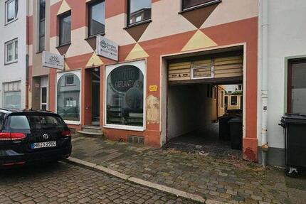 Nachmieter für Gewerbliche mit Halle und Parkplatz zimmer