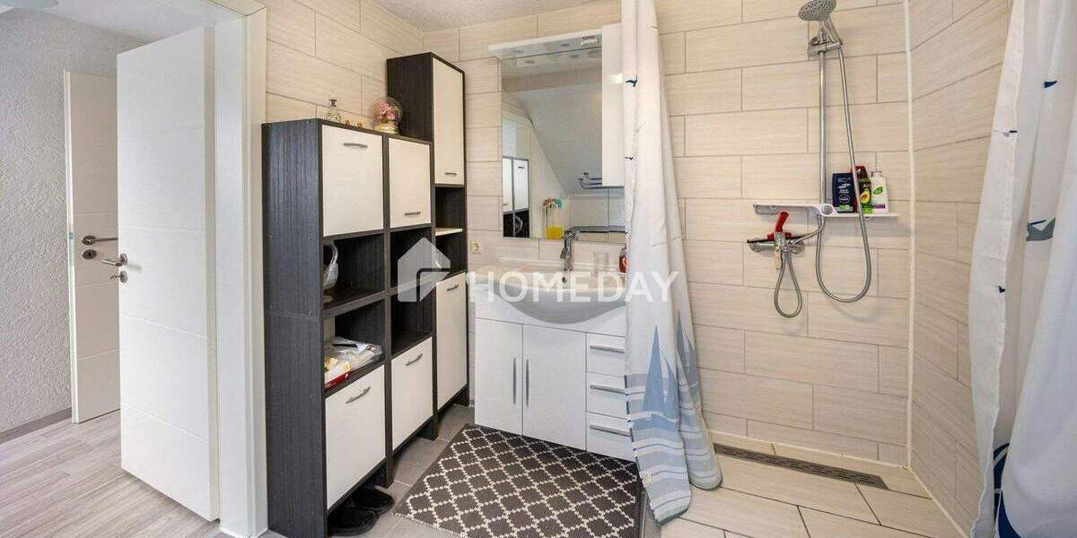 Modernisiertes Einfamilienhaus mit flexibler Aufteilung, viel Platz und großem Garten 7 zimmer