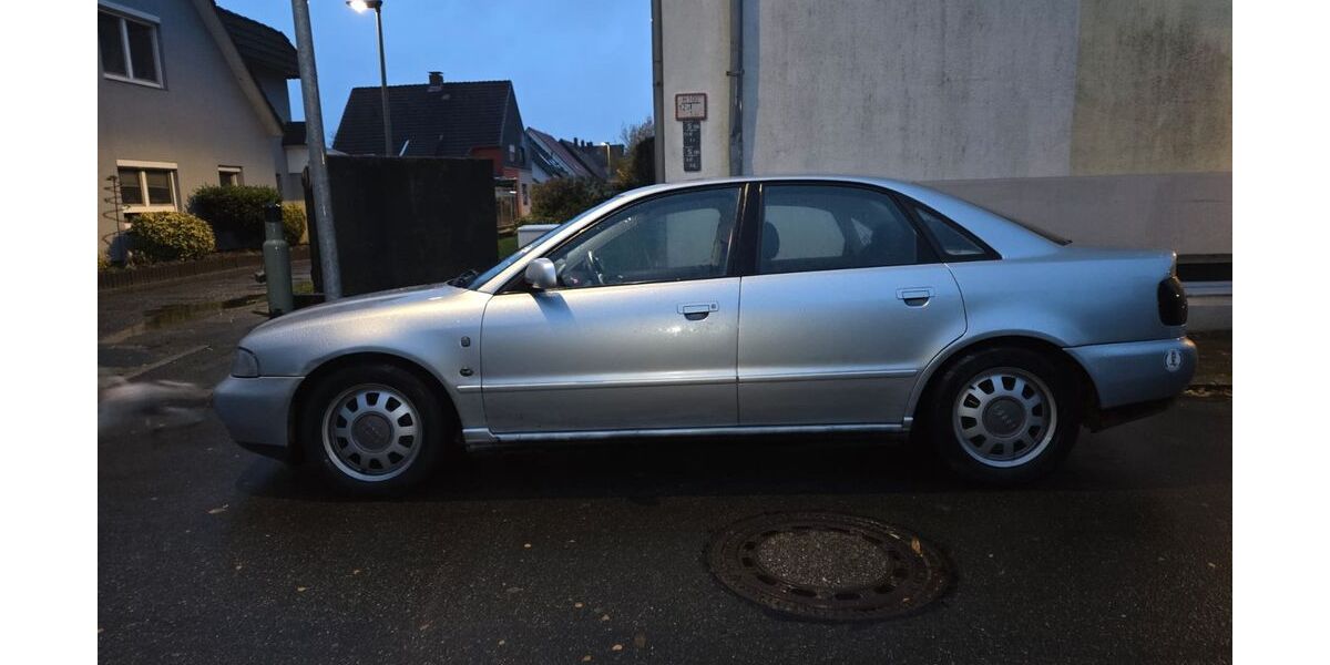 Audi A4 215.000 km 800 € Bremerhaven 27570