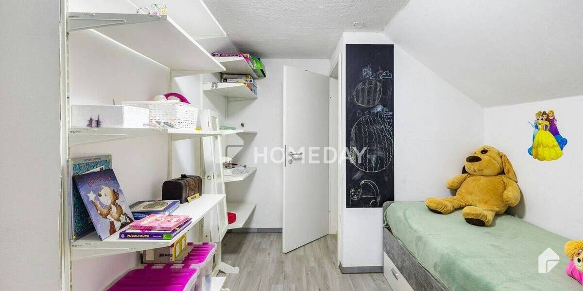 Teilsaniertes Einfamilienhaus mit großem Grundstück, Anbauten sowie 2 Garagen | BHV-Lehe 5 zimmer