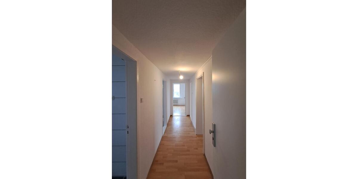 Anfragen NUR per E-Mail. Günstige 3-Zimmer Wohnung im 4-OG in der Nahe Kistner-Gelände. 3 zimmer