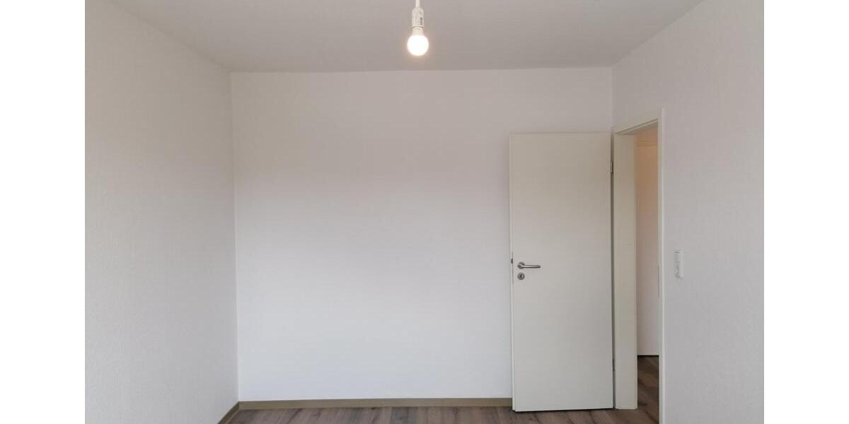 Anfragen NUR per E-Mail. Demnächst. Beliebte Wulsdorf. 2-Zimmer Romantische Maisonette Wohnung über 2 Ebenen mit Sichtbalken, Balkon und PKW-Stellplatz. 2 zimmer