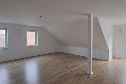 Anfragen NUR per E-Mail. Beliebte Wulsdorf. Bj 2022. Gepflegte 3-Zimmer 87 qm Wohnung mit offener Küche, Balkon, Aufzug, GarderobenraumAK, Fußbodenheizung und PKW-Stellplatz. 3 zimmer