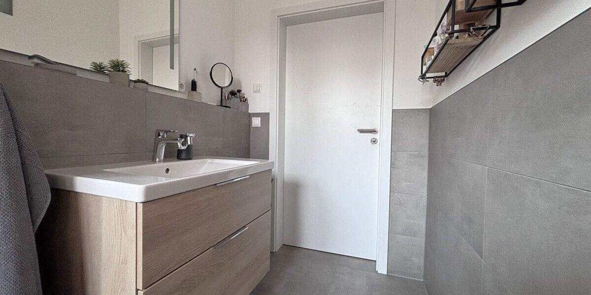 Etagenwohnung Bremerhaven Lehe - 3 Zimmer, 89 m&sup2;, 1.070&euro; | Angebot:26202085