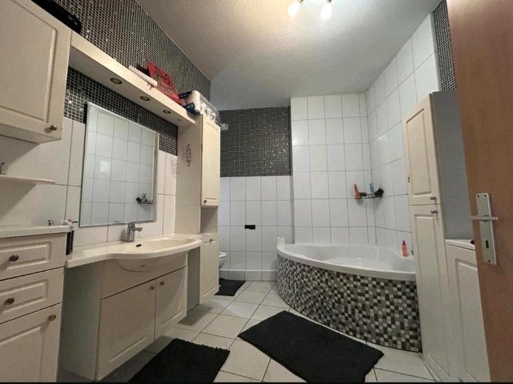 Etagenwohnung Bremerhaven Mitte - 5 Zimmer, 130 m&sup2;, 140.000&euro; | Angebot:27218440