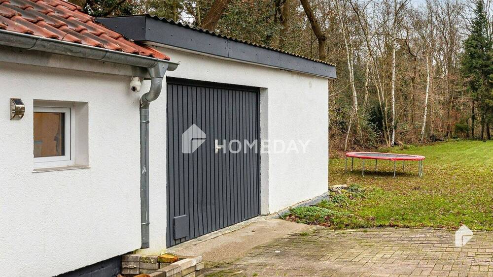 Teilsaniertes Einfamilienhaus mit großem Grundstück, Anbauten sowie 2 Garagen | BHV-Lehe 5 zimmer