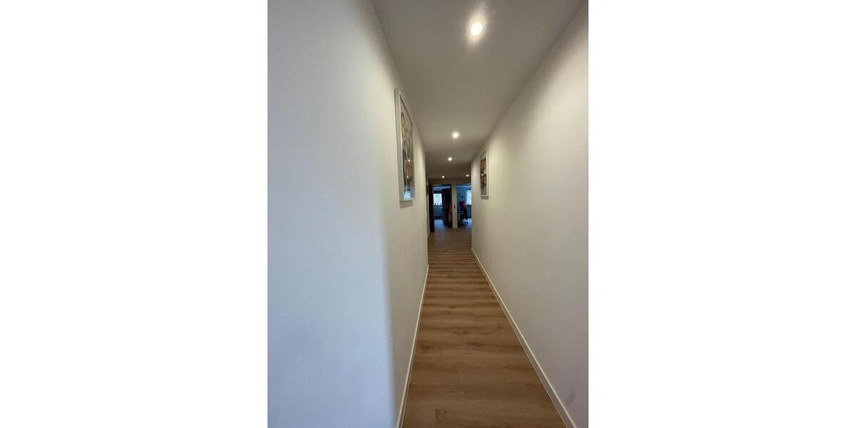 Einfamilienhaus Loxstedt - 12 Zimmer, 335 m&sup2;, 375.000&euro; | Angebot:27013662