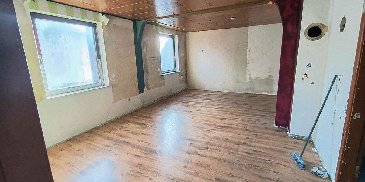 Mehrfamilienhaus, Wohnhaus Cappel Cappel - 6 Zimmer, 140 m&sup2;, 111.000&euro; | Angebot:24724360