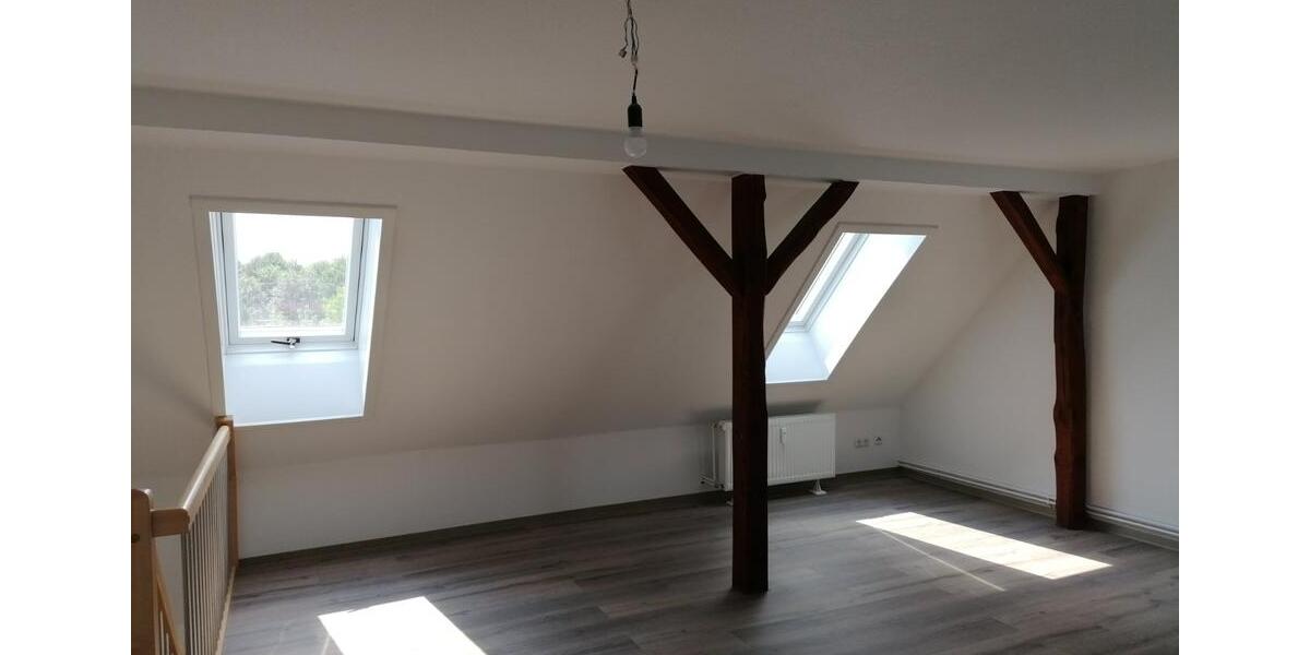 Anfragen NUR per E-Mail. Demnächst. Beliebte Wulsdorf. 2-Zimmer Romantische Maisonette Wohnung über 2 Ebenen mit Sichtbalken, Balkon und PKW-Stellplatz. 2 zimmer