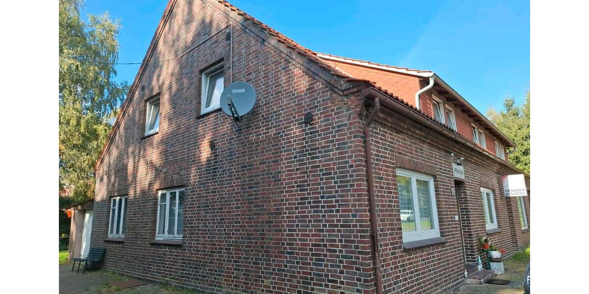 Zwei Häuser mit Möglichkeit zum Gewerbe auf großem Grundstück 32 zimmer