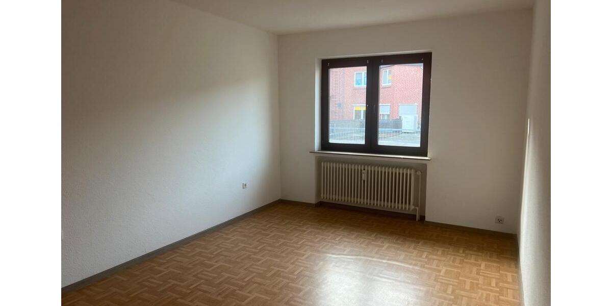 Etagenwohnung Nordenham - 4 Zimmer, 110 m&sup2;, 600&euro; | Angebot:26335723