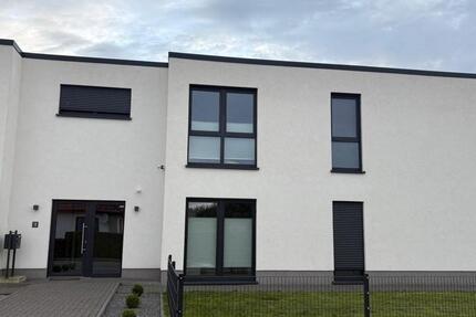 Haus Nordenham - 4 Zimmer, 120 m&sup2;, 1.600&euro; | Angebot:27607910